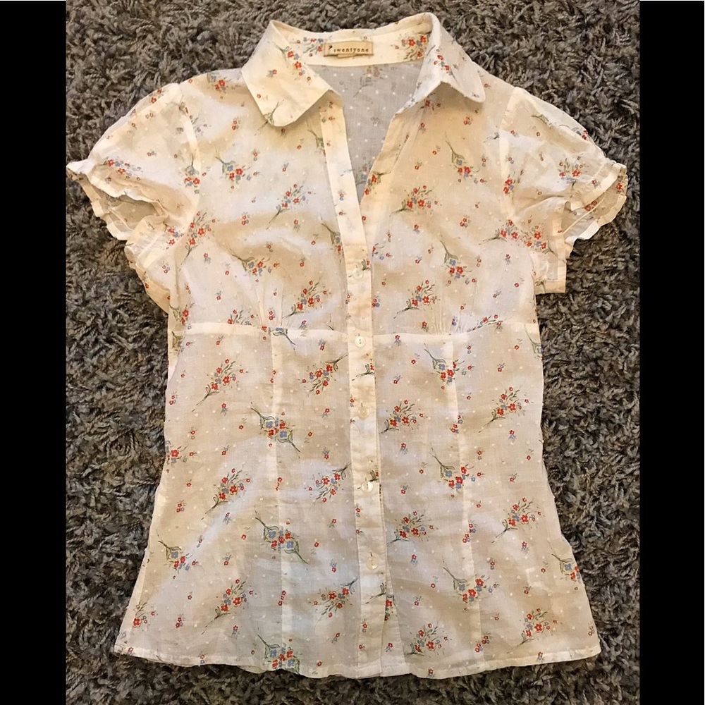 Twentyone button up flowered blouse